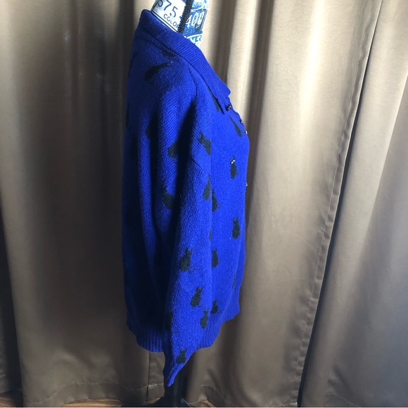 Lady Lilly Vintage Knit Collared Sweater with Black Cat Print and Gem Eyes - Picture 5 of 12